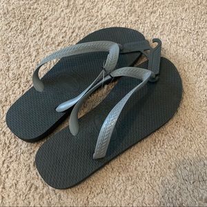 Black Havaianas flip flops